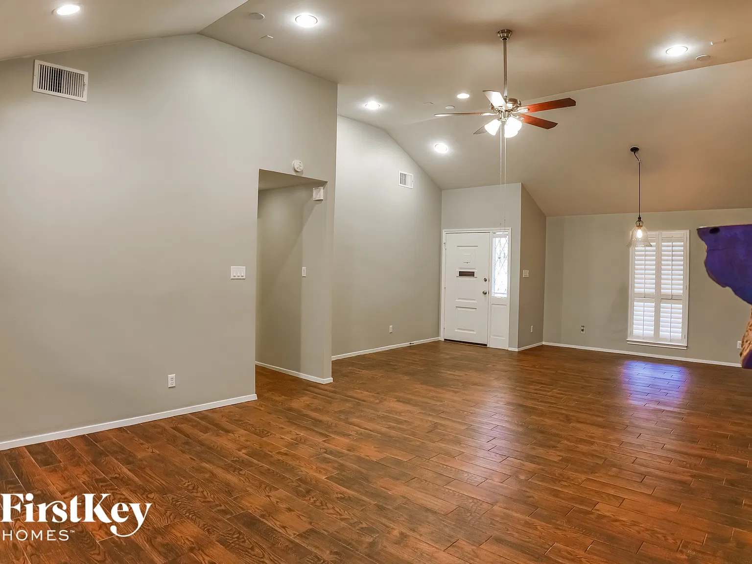 3 bed, 2.0 bath, 2022 sqft, $3,200 — Photo 3