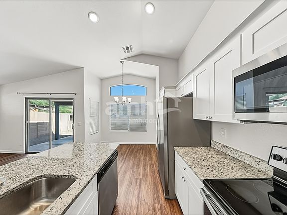 3rd image of 15848 W Jefferson St