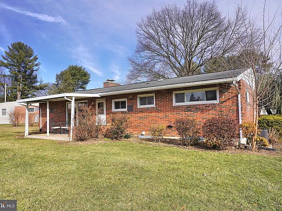 3rd image of 203 Hollywood Cir