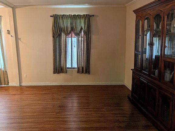 3rd image of 111 Nowell Dr