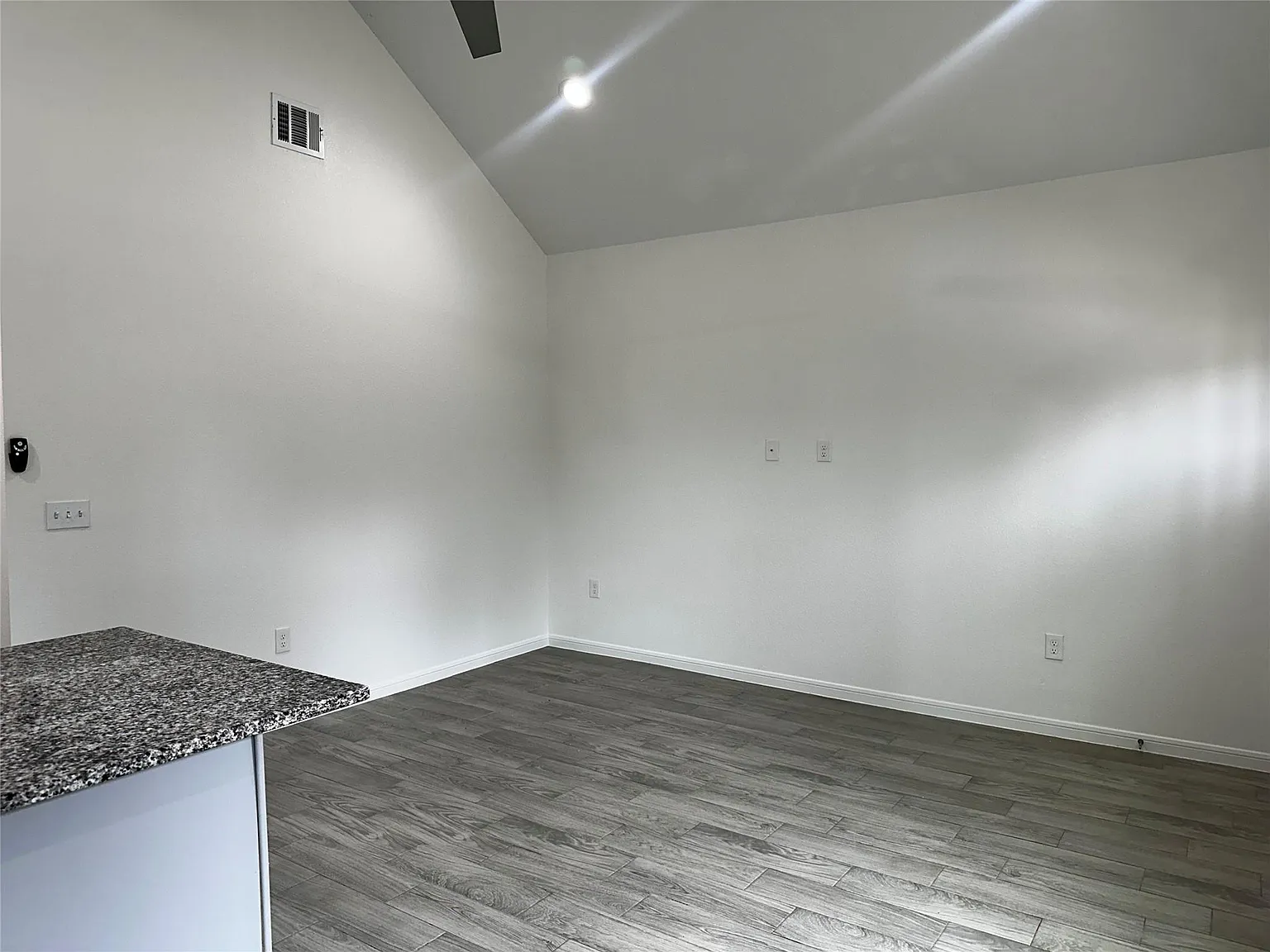 3 bed, 2.0 bath, 1080 sqft, $1,450 — Photo 4