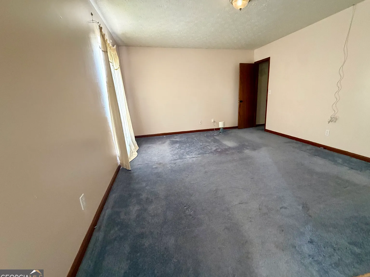 3 bed, 2.0 bath, 1456 sqft, $2,400 — Photo 4