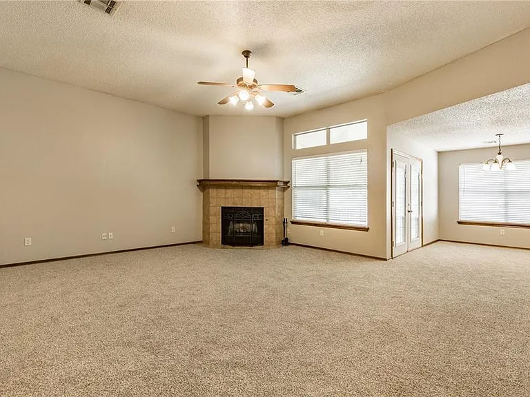 8901 NW 85th Pl — Photo 5