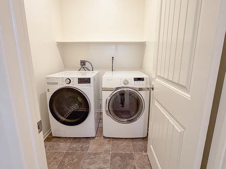 In unit washer and dryer!