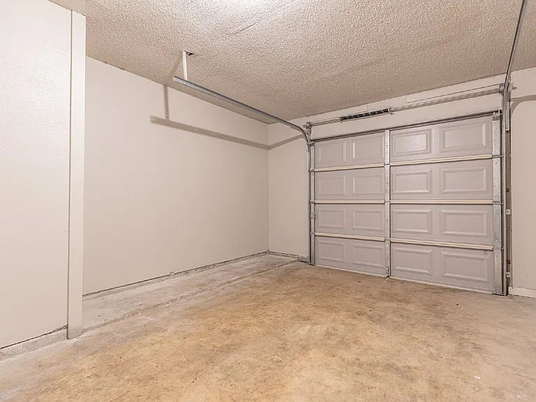 2306 Fairhill St — Photo 27