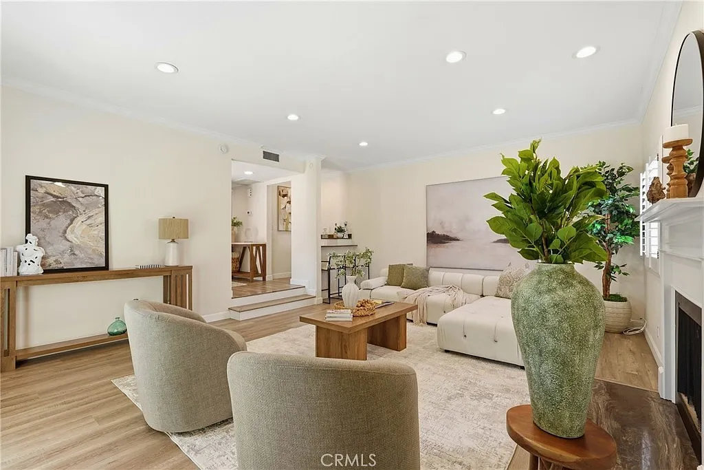 3 bed, 2.5 bath, 1513 sqft, $3,850 — Photo 4