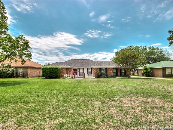 4th image of 4405 Parkridge Dr