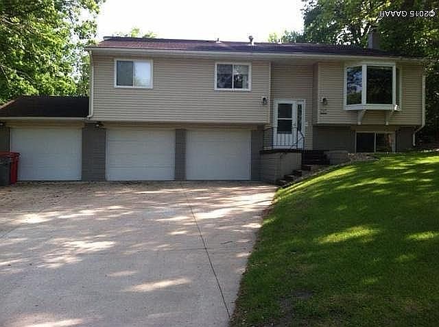1st image of 907 Viking St