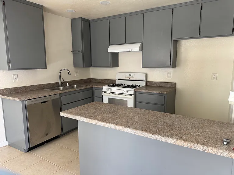 16551 Pro Cir #C — Photo 4