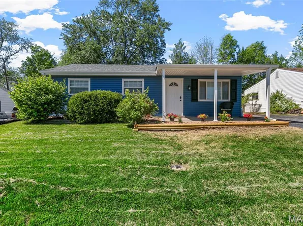 2221 Summit Dr, Arnold, MO 63010