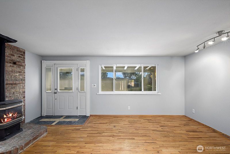 5th image of 32828 22nd Avenue SW