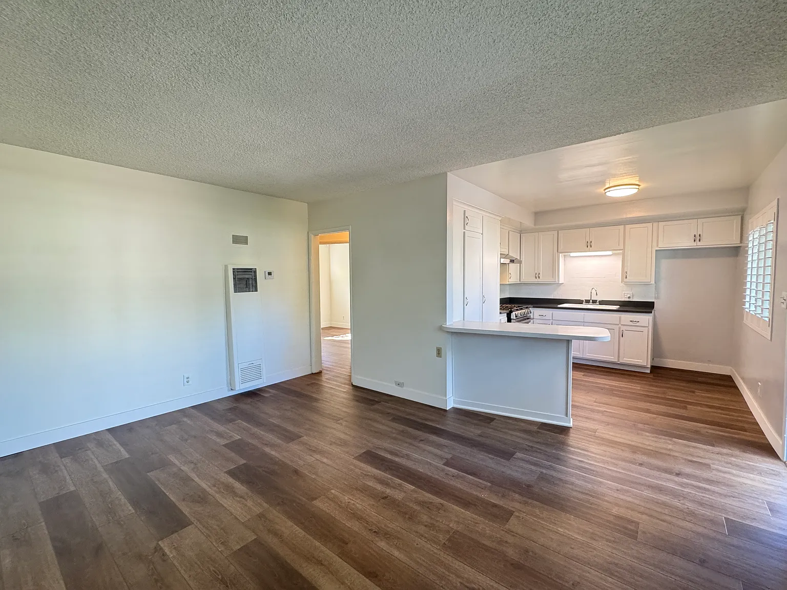 2 bed, 800 sqft, $2,000 — Photo 4