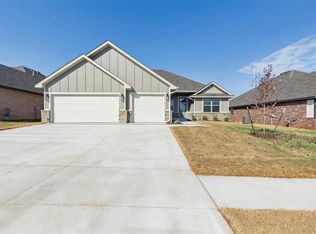 1914 Hollow Crest Ct, Norman, OK 73071
