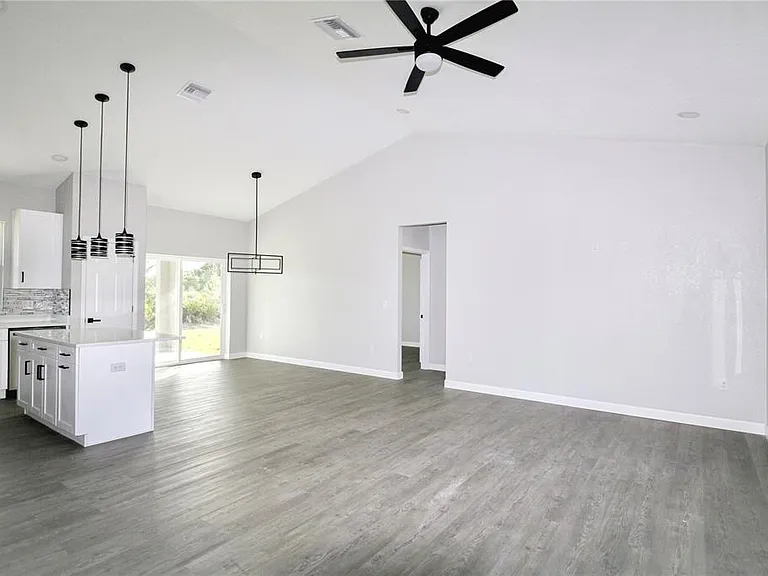 7335 Domenico St — Photo 6