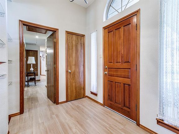 3rd image of 1025 Wildwood Ln