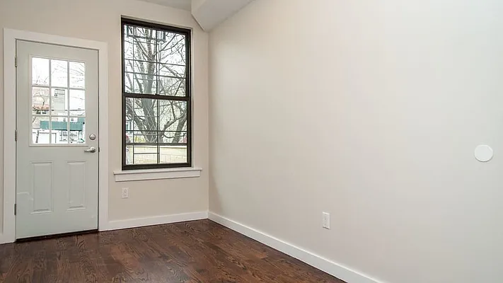 Rented by Nooklyn NYC LLC | media 18