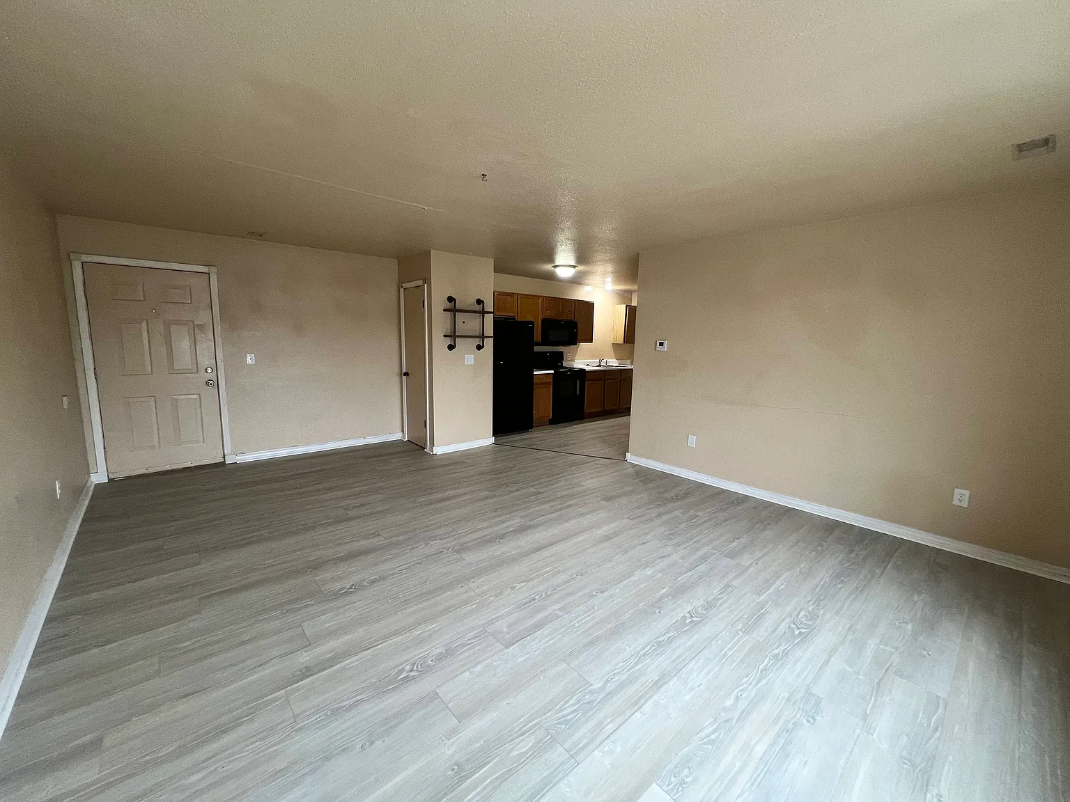 2 bed, 815 sqft, $795 — Photo 2