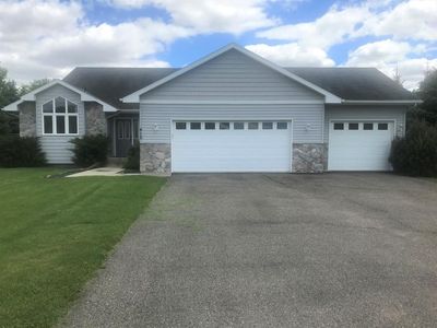 415 E Woodridge Dr, Le Center, MN, 56057