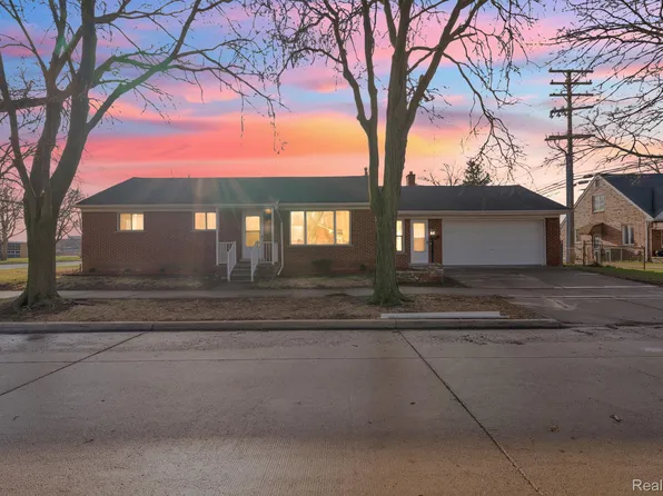 1301 Hollywood St, Dearborn, MI 48124