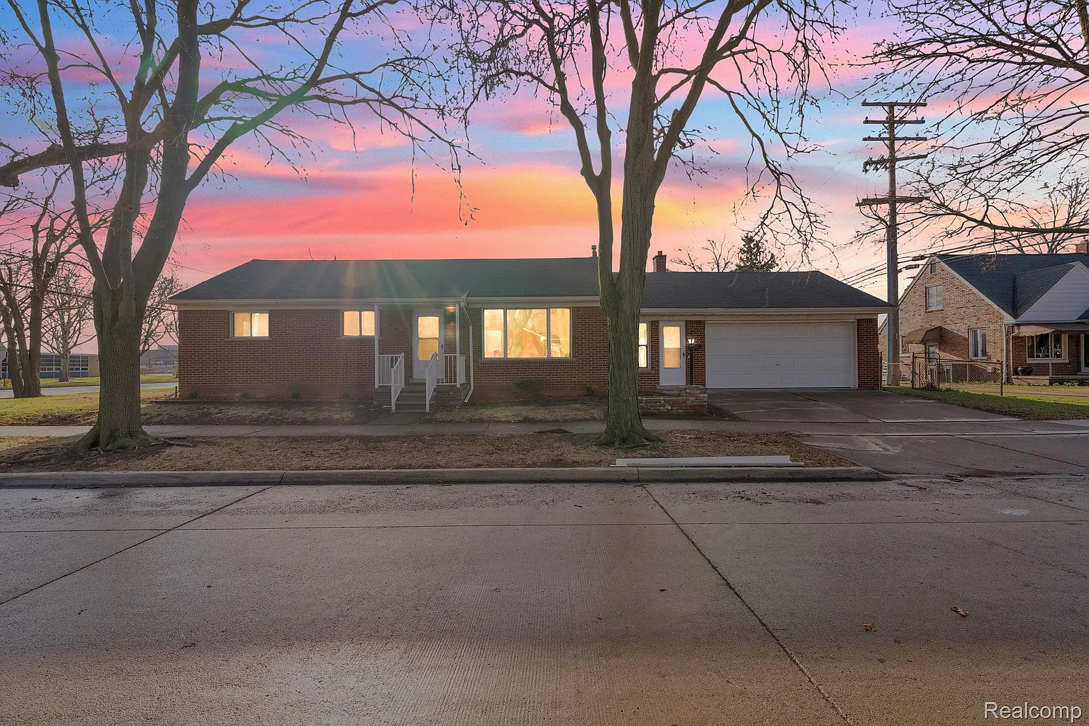 1301 Hollywood St photo 1