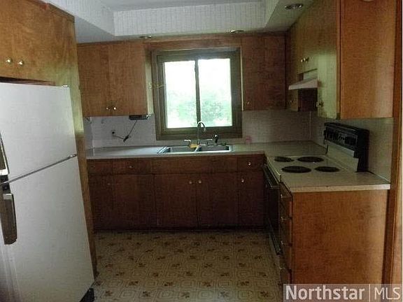 4th image of 616 E Main Street