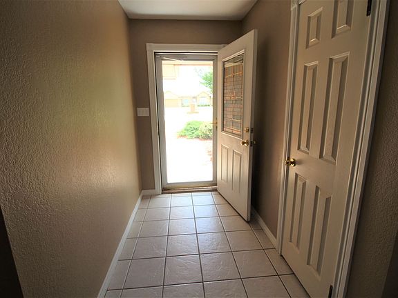2nd image of 108 NW Valleybrook Dr