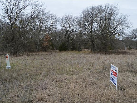 3rd image of 1165 Crystal Lake Dr