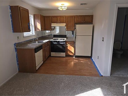 5th image of 55 Emerald Ct Floor 2
