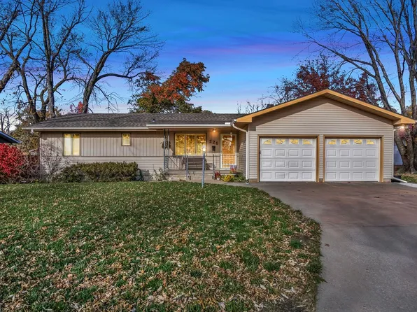 226 E Spruce St, Hesston, KS 67062