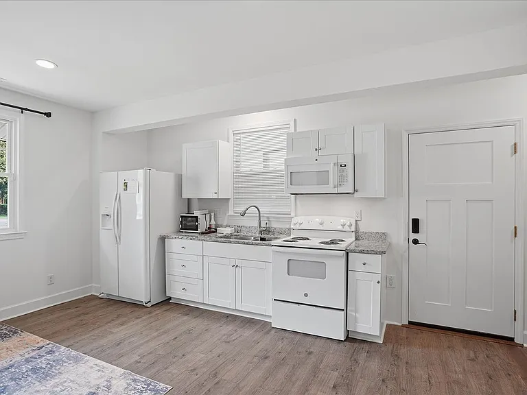 206 Rosemary Ln — Photo 22