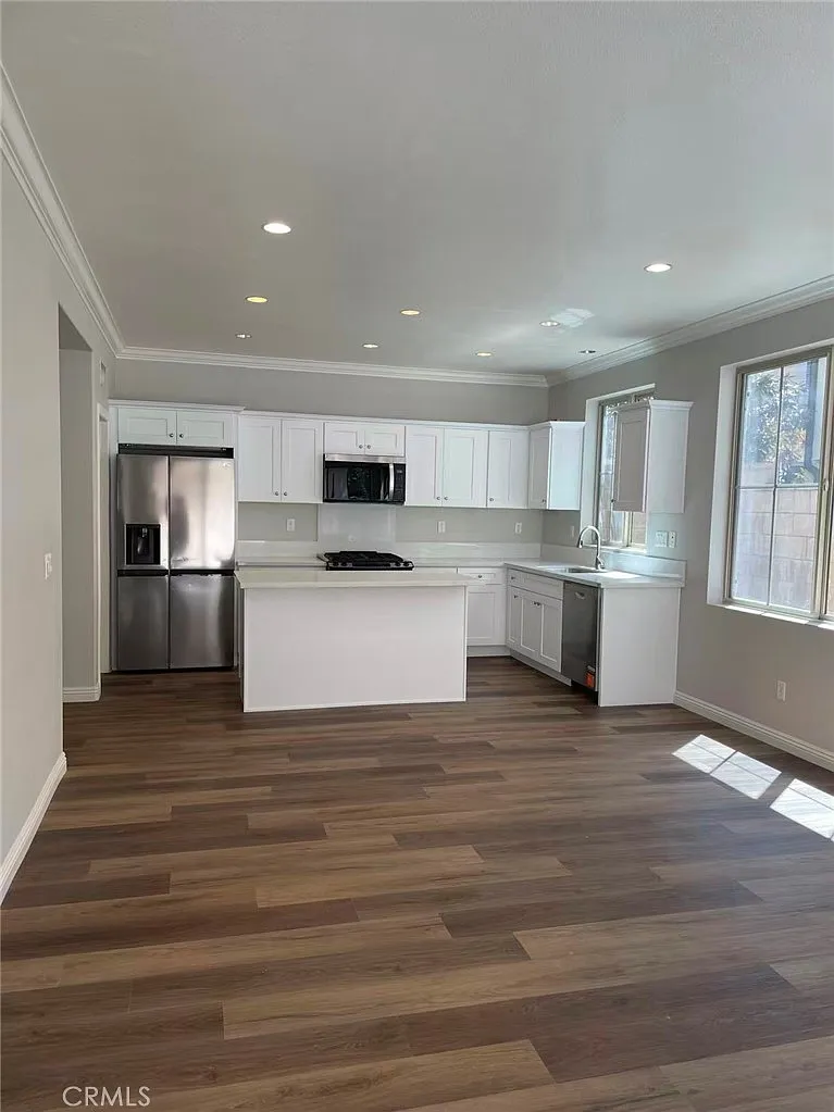 3 bed, 2.5 bath, 1735 sqft, $4,500 — Photo 3