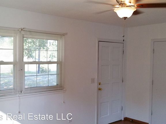 4th image of 105 Redwood Ct