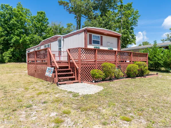205 NE 78th Street, Oak Island, NC 28465