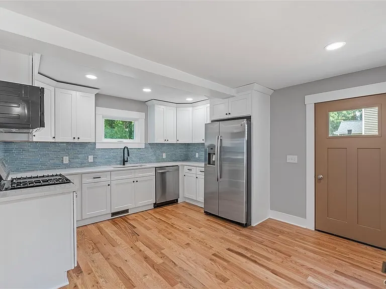 106 Wellington Rd — Photo 9