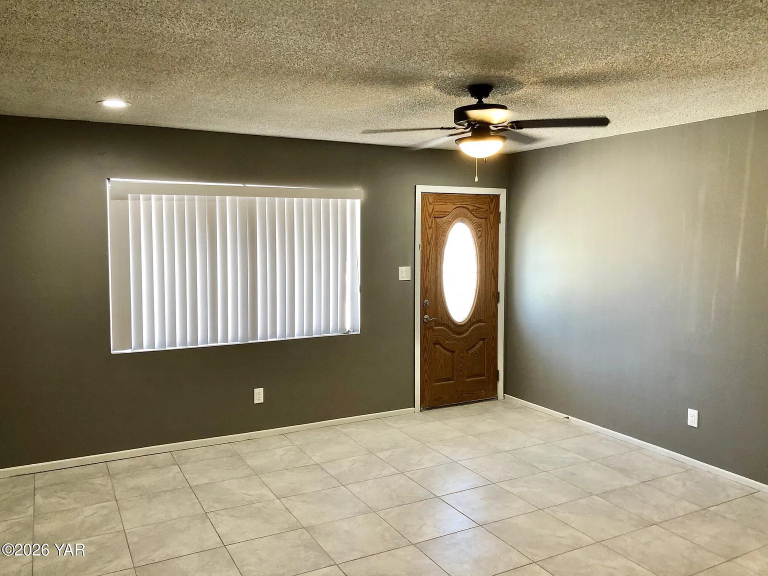 3 bed, 2.0 bath, 1026 sqft, $1,650 — Photo 2