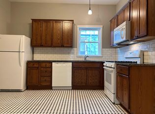 817 S 4th St #1, Springfield, IL 62703