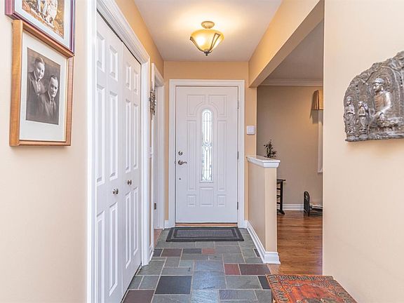 4th image of 805 Ivydale St