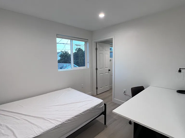 1224 W 37th Pl — Photo 106