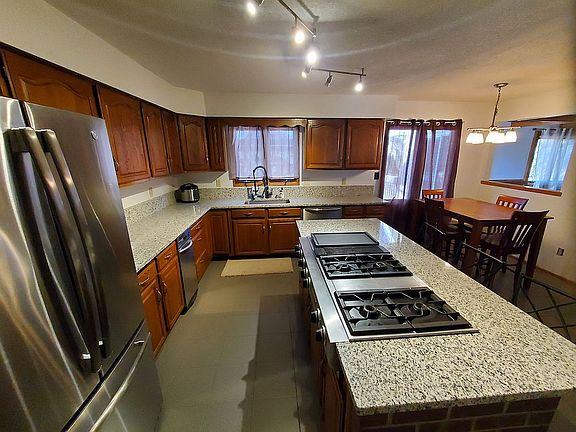 3rd image of 900 25th St