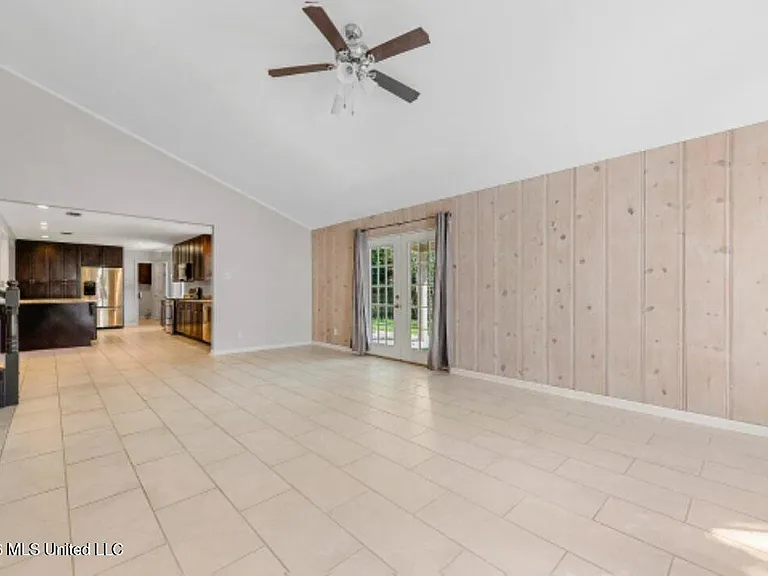 223 Woodbine Dr — Photo 12