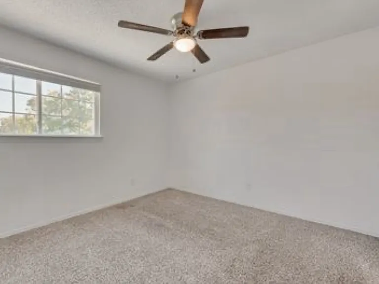 611 Wilson Ct — Photo 9