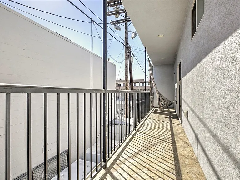 14328 Gilmore St #5 — Photo 21
