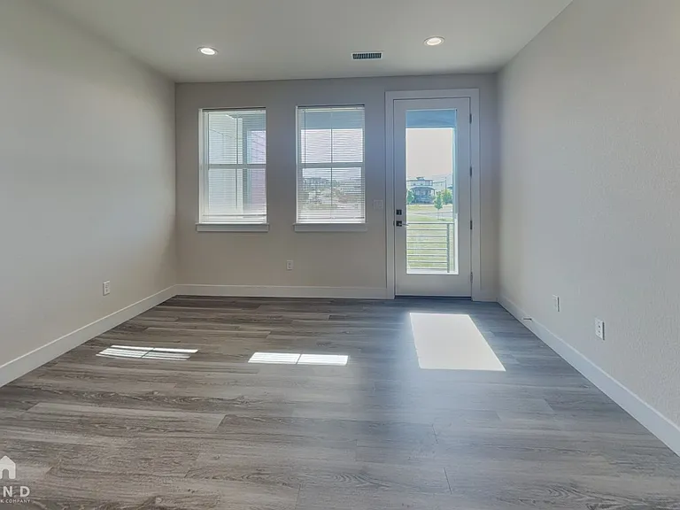 10328 Milwaukee Cir — Photo 3