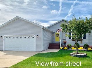 45369 Labelle Dr, Macomb, MI 48044