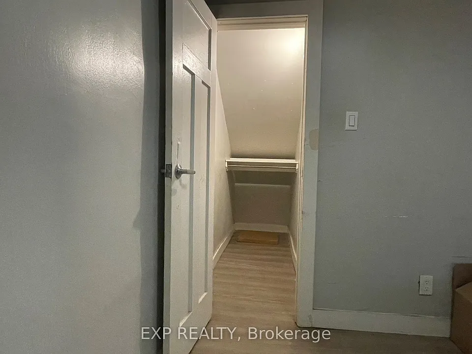 70 Victoria Ave S #9