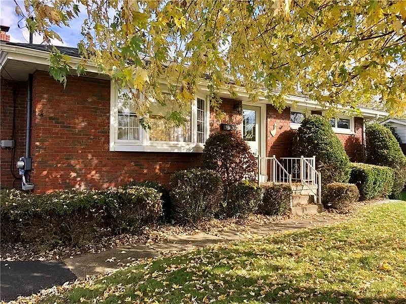 405 Victoria St photo 1