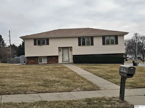 4909 Giles Rd, Omaha, NE 68157