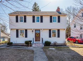 33 Coolidge Rd, Irondequoit, NY 14622