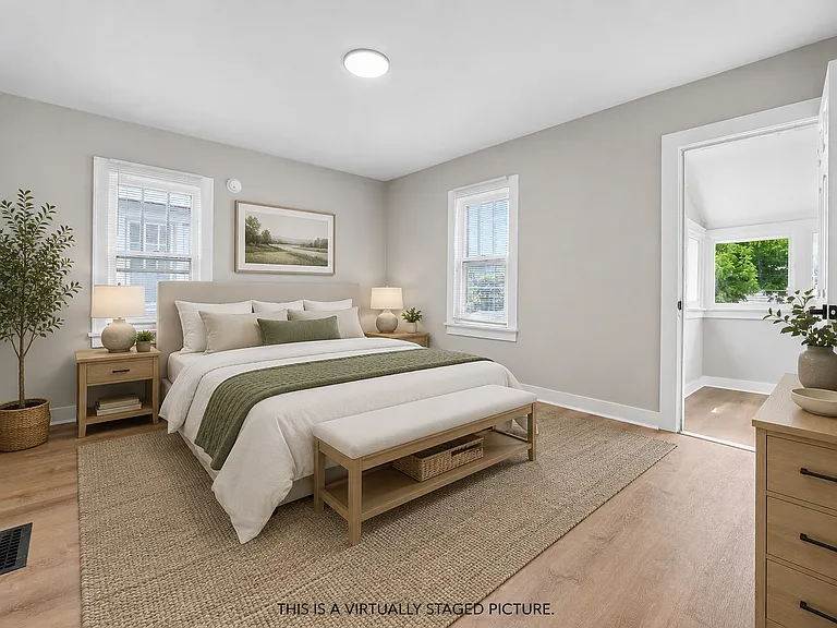 281 N Ogden Ave — Photo 4