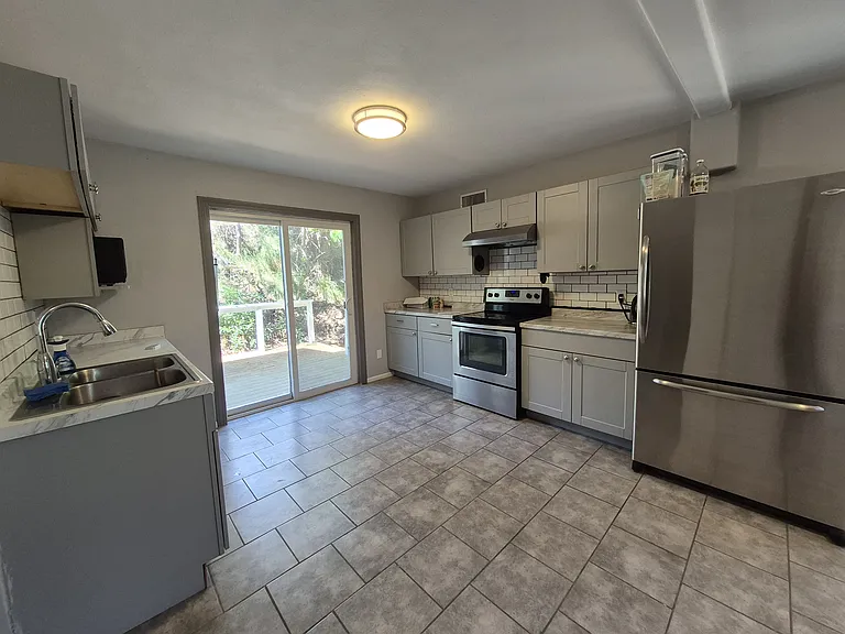 Kitchen: includes fridge, stove/oven and dishwasher